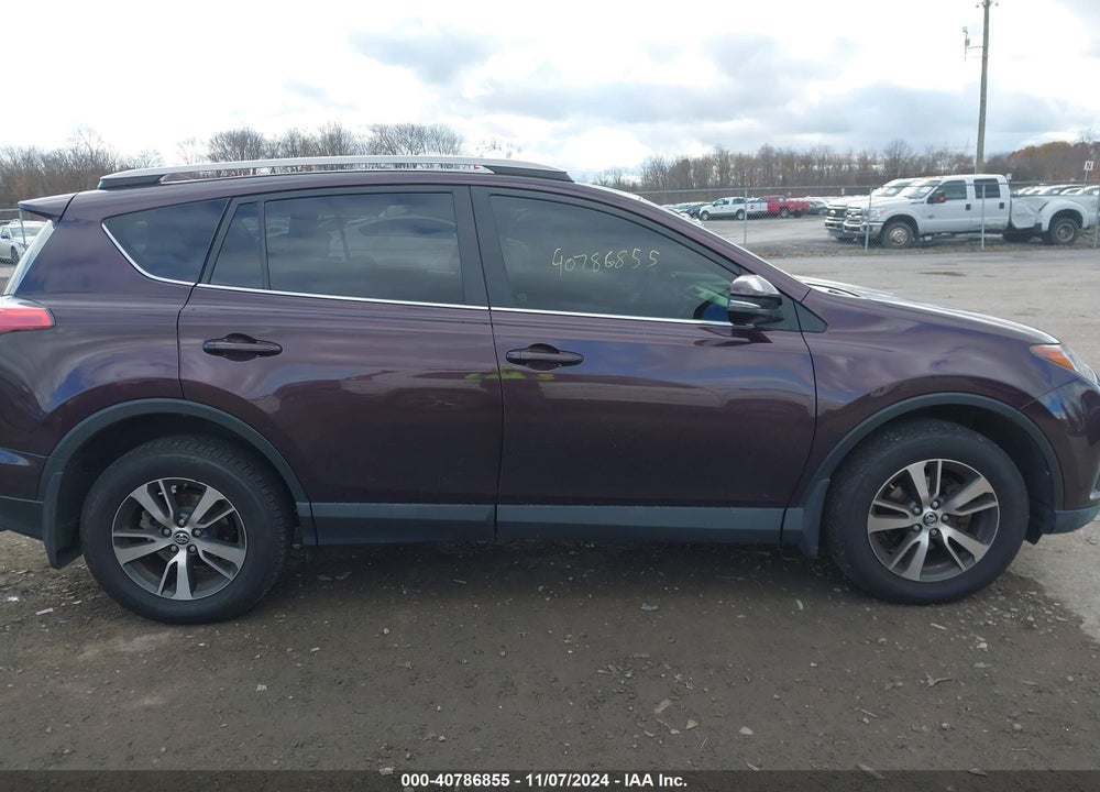 2018 TOYOTA RAV4 ADVENTURE/XLE VIN: 2T3RFREV4JW808427