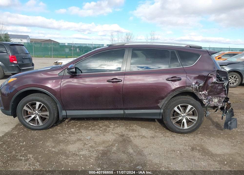 2018 TOYOTA RAV4 ADVENTURE/XLE VIN: 2T3RFREV4JW808427