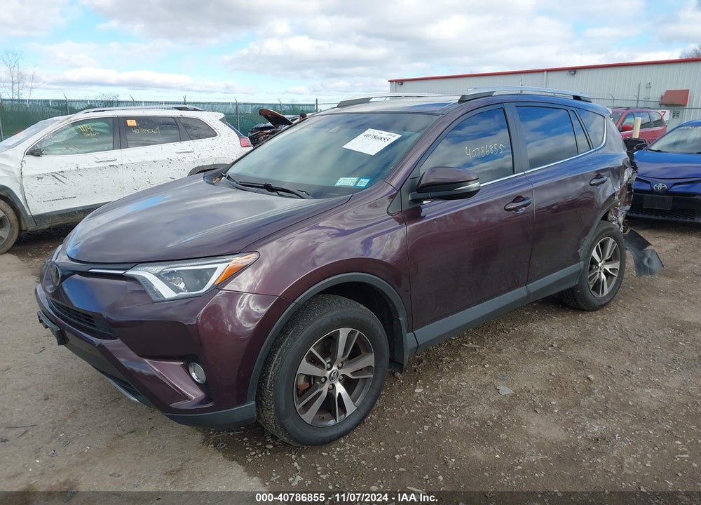 2018 TOYOTA RAV4 ADVENTURE/XLE VIN: 2T3RFREV4JW808427