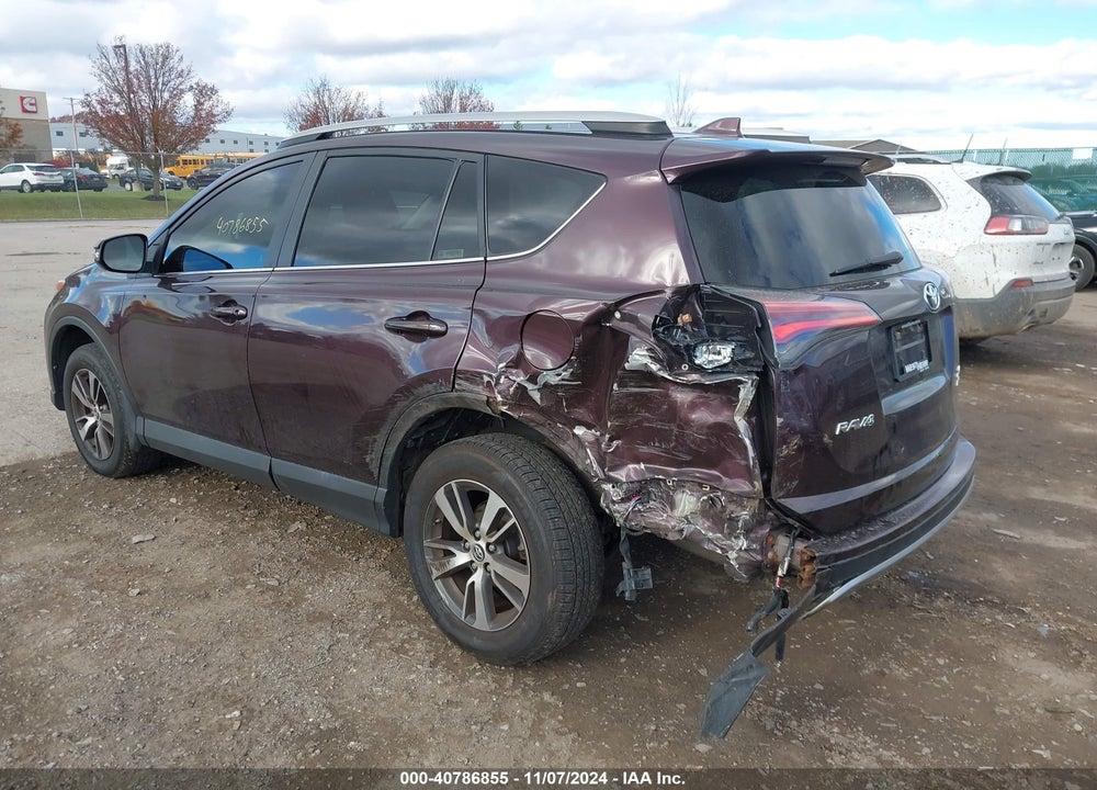 2018 TOYOTA RAV4 ADVENTURE/XLE VIN: 2T3RFREV4JW808427