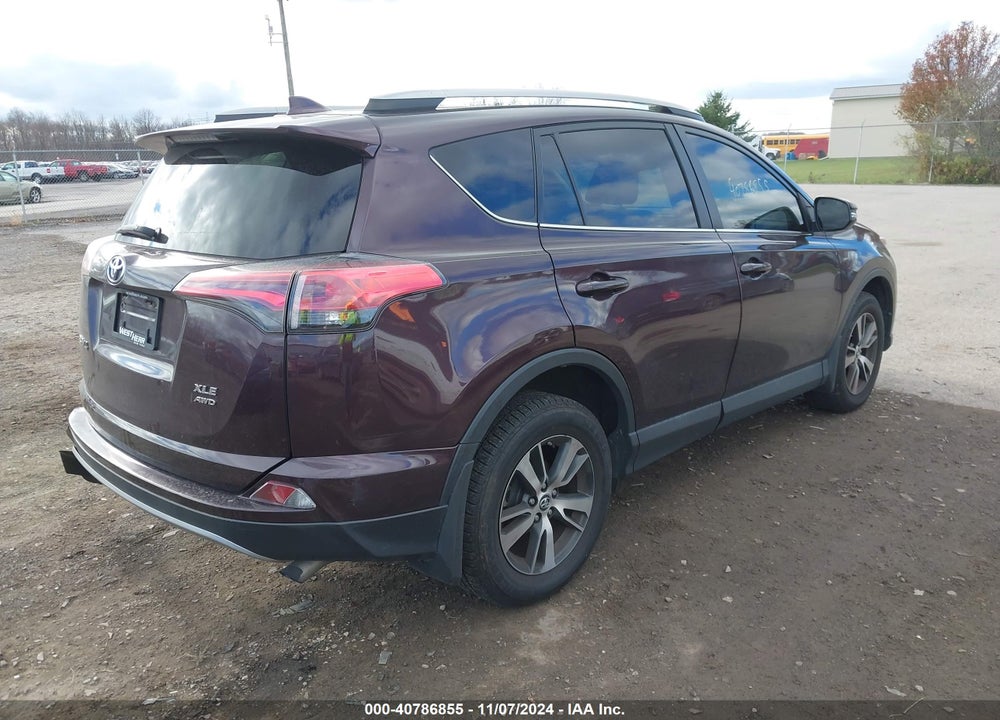 2018 TOYOTA RAV4 ADVENTURE/XLE VIN: 2T3RFREV4JW808427