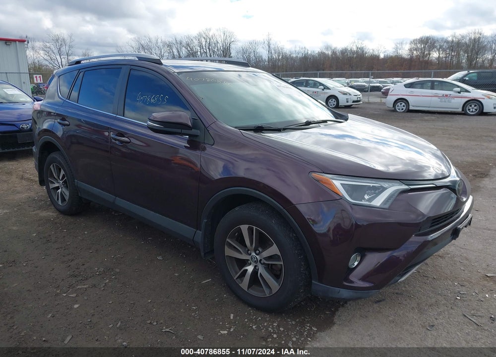 2018 TOYOTA RAV4 ADVENTURE/XLE VIN: 2T3RFREV4JW808427