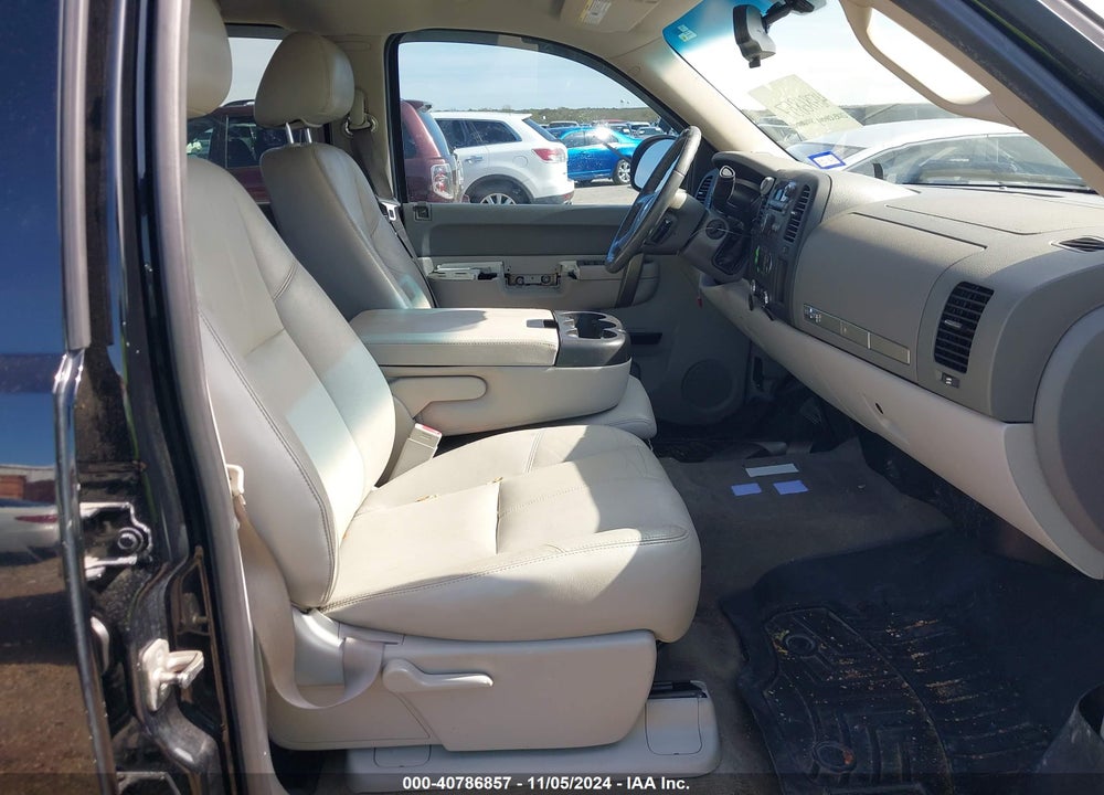2013 CHEVROLET SILVERADO 1500 LT VIN: 3GCPCSE01DG373513