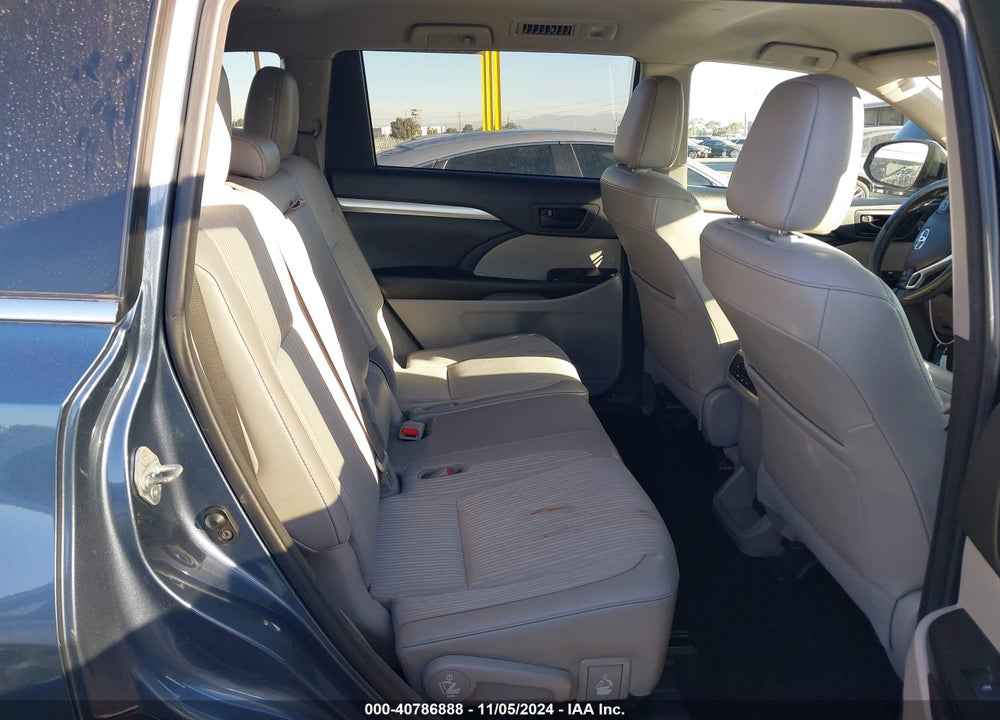 2017 TOYOTA HIGHLANDER LE PLUS VIN: 5TDZZRFH6HS234019