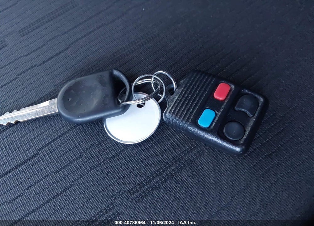 2010 FORD FOCUS SE VIN: 1FAHP3FN8AW202379