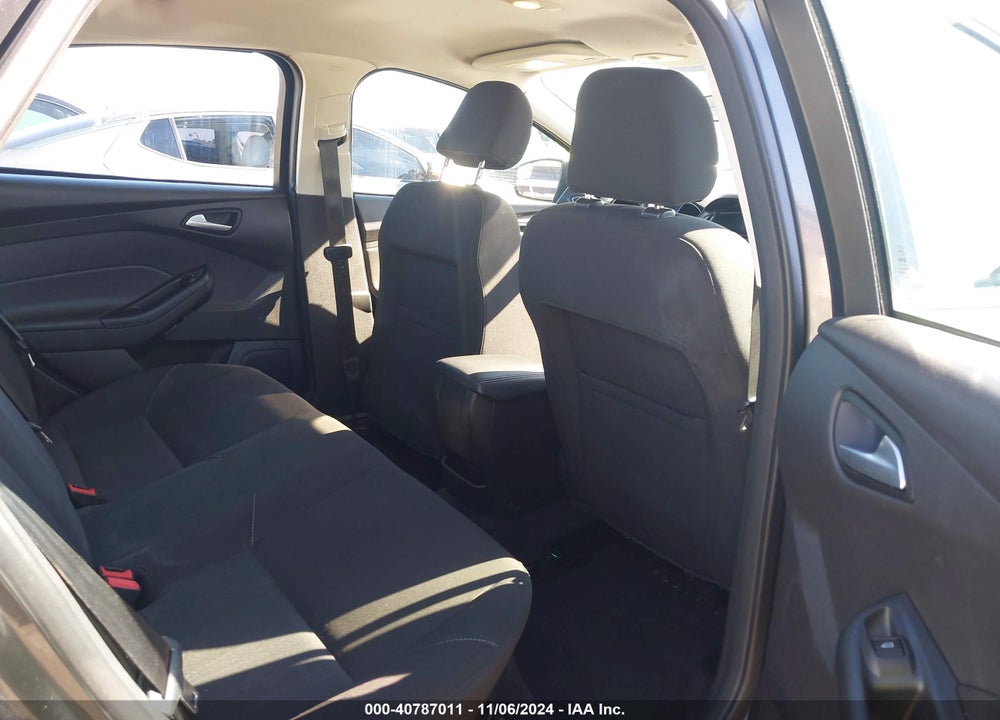 2017 FORD FOCUS SE VIN: 1FADP3F27HL210859