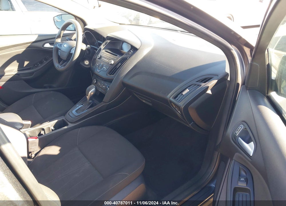 2017 FORD FOCUS SE VIN: 1FADP3F27HL210859