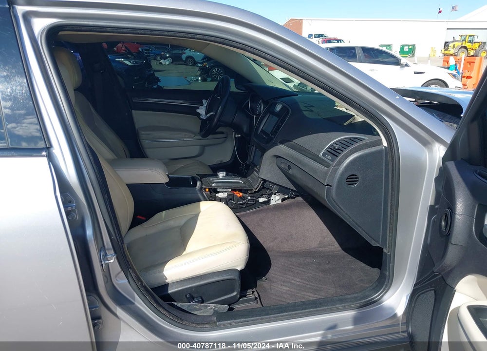 2017 CHRYSLER 300 LIMITED VIN: 2C3CCAAGXHH661956