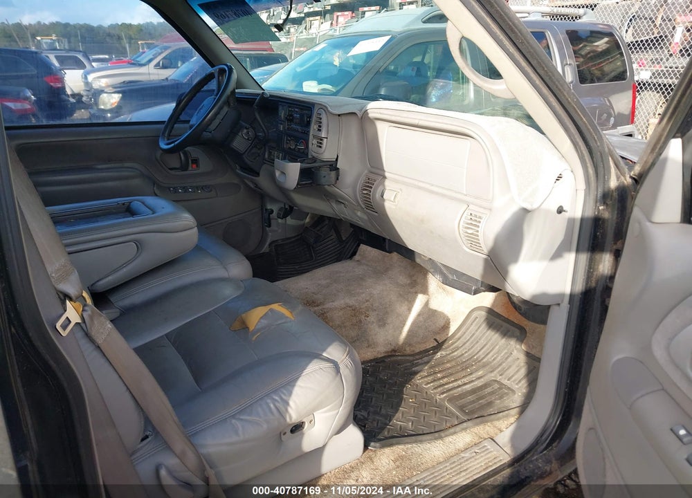 1999 CHEVROLET TAHOE LS VIN: 1GNEK13R2XJ302837