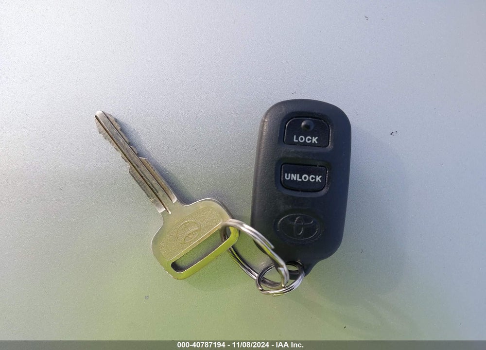 2004 TOYOTA COROLLA LE VIN: JTDBR32E942026468