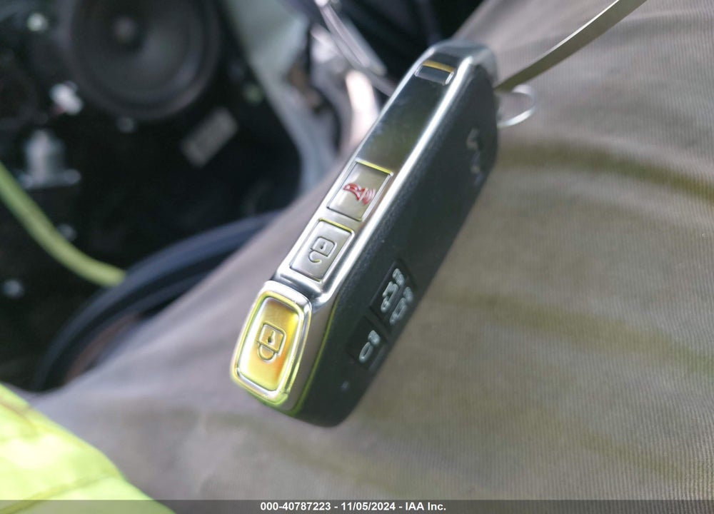 2024 KIA CARNIVAL MPV LX SEAT PACKAGE VIN: KNDNB4H34R6389158