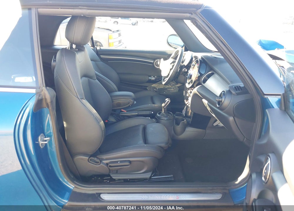 2023 MINI CONVERTIBLE VIN: WMW43DL00P3P75500