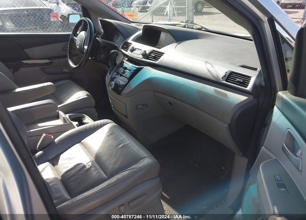 2011 HONDA ODYSSEY VIN: 5FNRL5H69BB042384