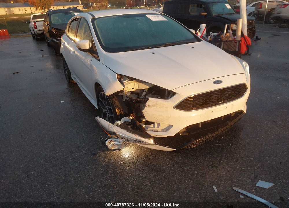 2015 FORD FOCUS SE VIN: 1FADP3K26FL219541