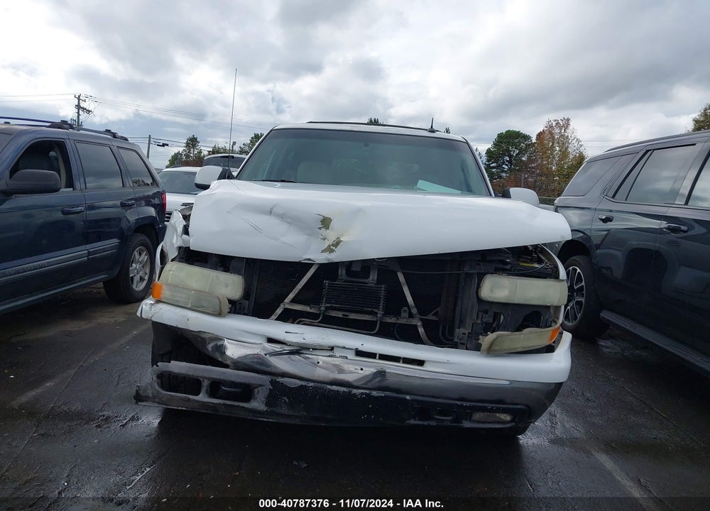 2002 CHEVROLET TAHOE LT VIN: 1GNEK13Z22R273091