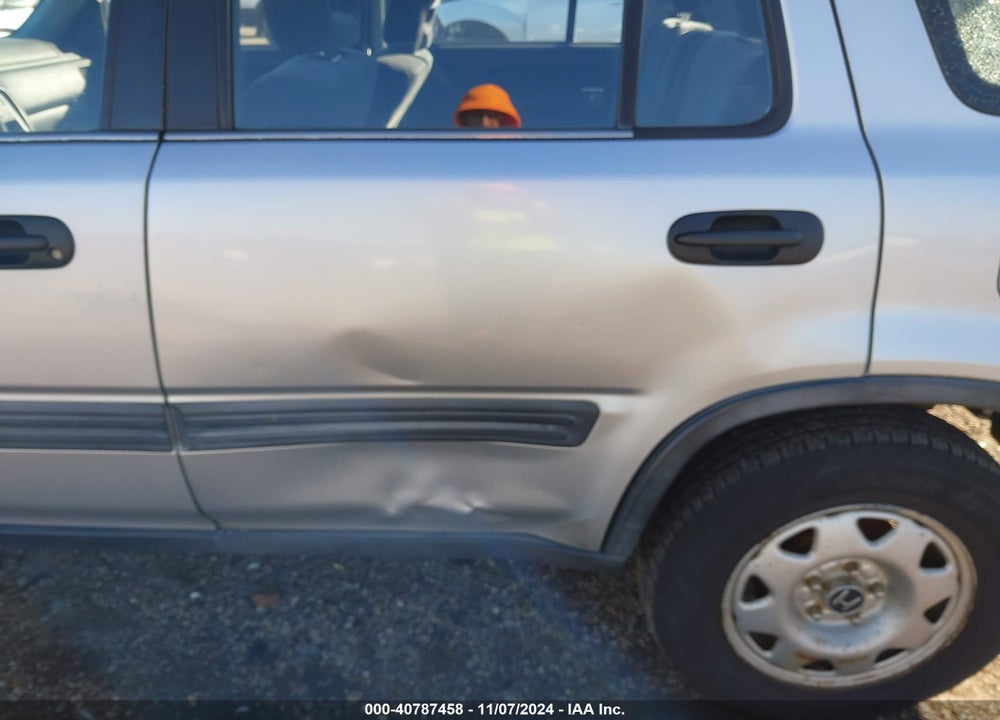 1999 HONDA CR-V LX VIN: JHLRD1840XC031348