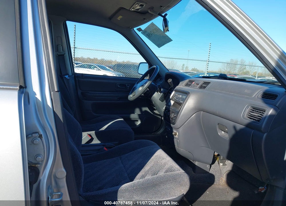 1999 HONDA CR-V LX VIN: JHLRD1840XC031348