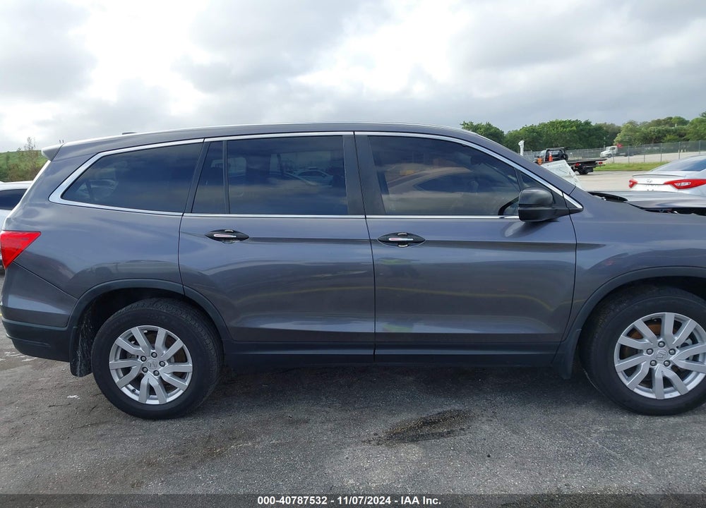 2020 HONDA PILOT AWD LX VIN: 5FNYF6H12LB005577