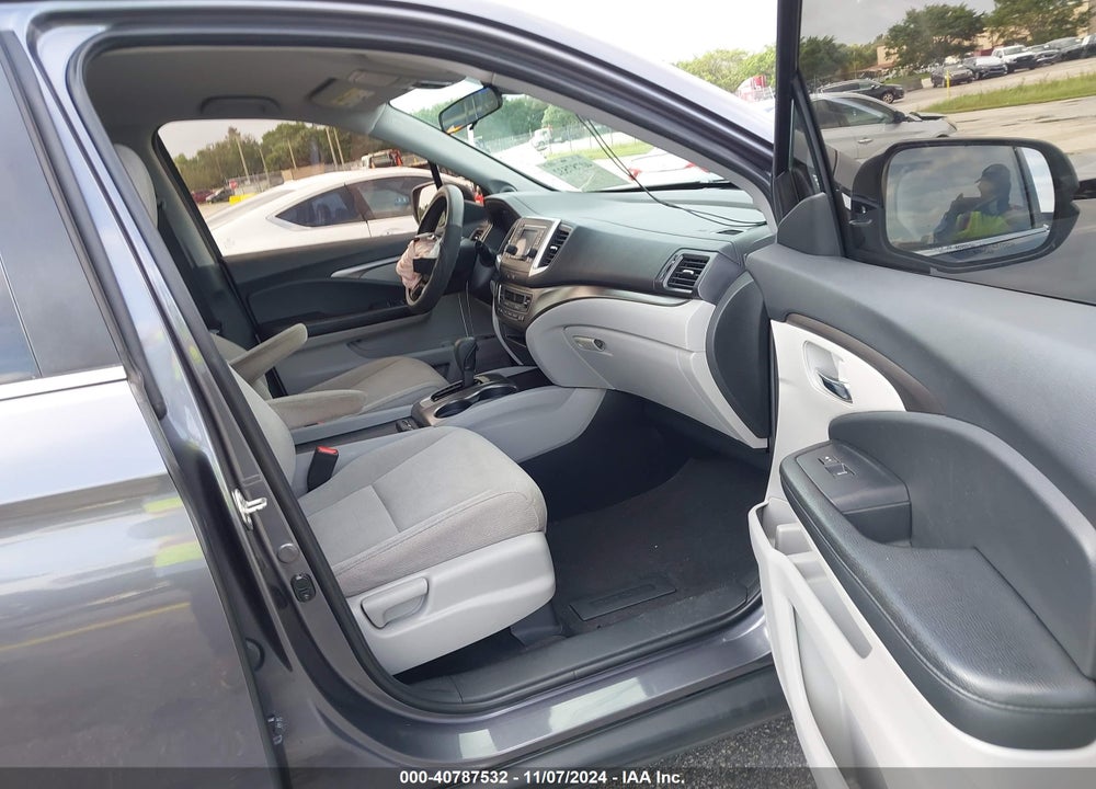 2020 HONDA PILOT AWD LX VIN: 5FNYF6H12LB005577