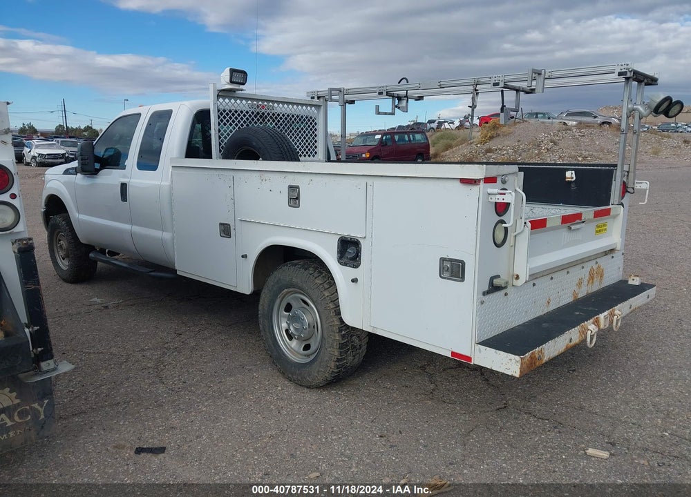 2013 FORD F-350 CHASSIS XL VIN: 1FD8X3F60DEB10398