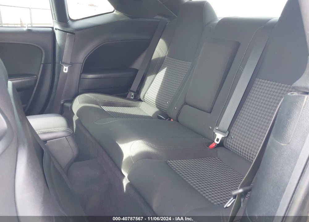2018 DODGE CHALLENGER SXT VIN: 2C3CDZAG5JH228031
