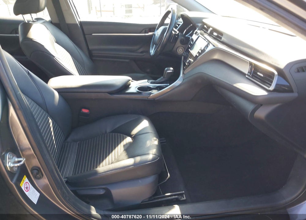 2019 TOYOTA CAMRY SE VIN: 4T1B11HK2KU232074