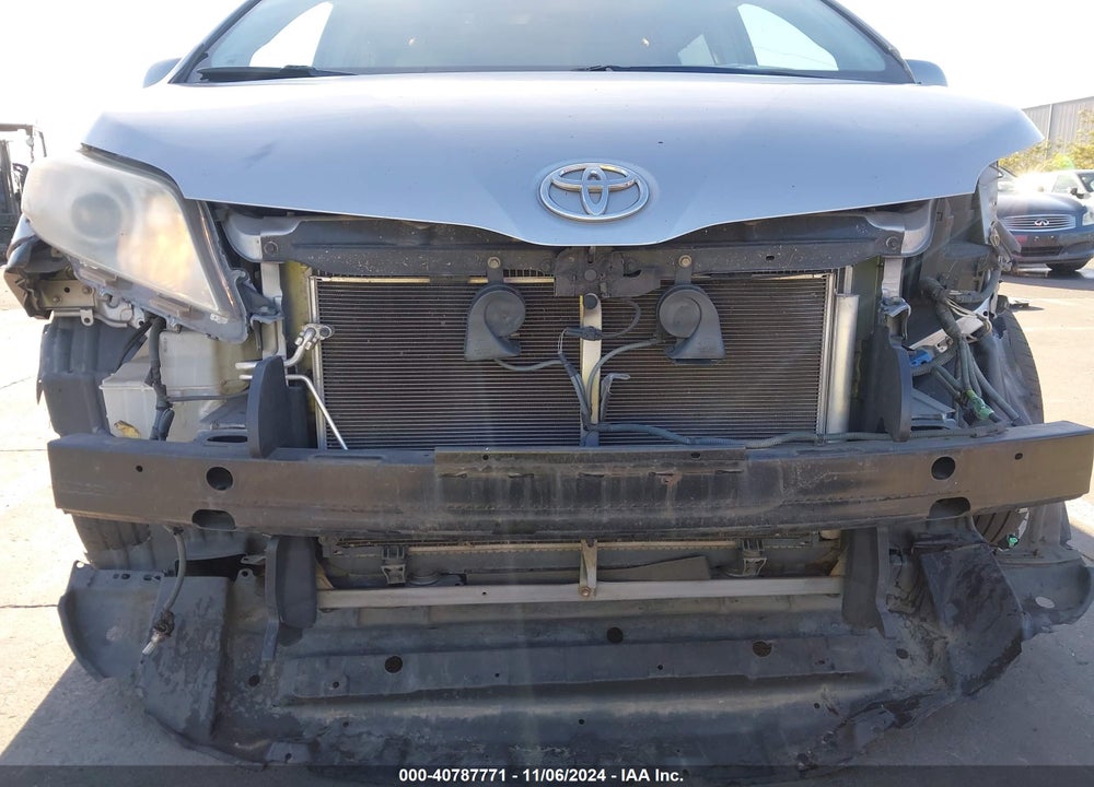 2011 TOYOTA SIENNA XLE LIMITED VIN: 5TDYK3DC0BS035799
