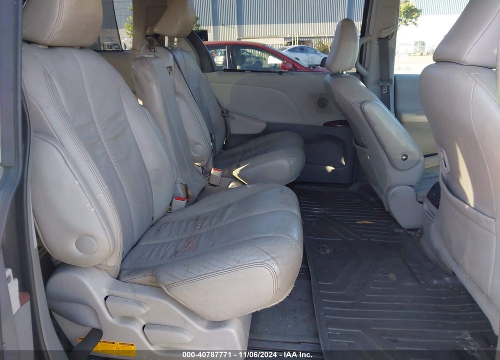 2011 TOYOTA SIENNA XLE LIMITED VIN: 5TDYK3DC0BS035799