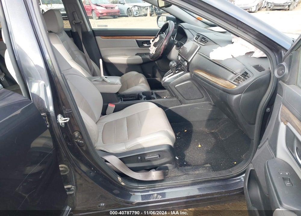 2018 HONDA CR-V TOURING VIN: 7FARW1H97JE024415