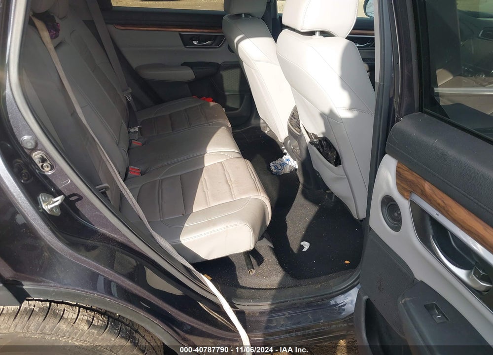 2018 HONDA CR-V TOURING VIN: 7FARW1H97JE024415