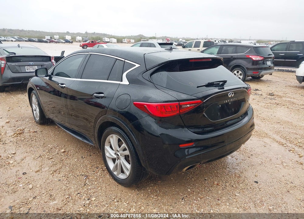 2018 INFINITI QX30 LUXURY VIN: SJKCH5CP1JA047297