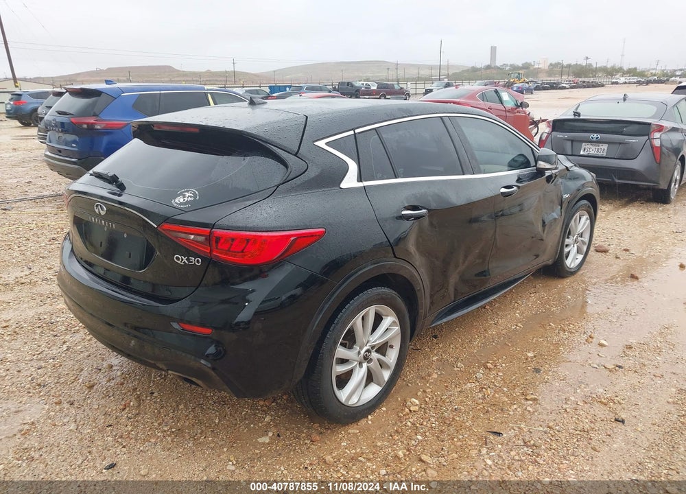 2018 INFINITI QX30 LUXURY VIN: SJKCH5CP1JA047297