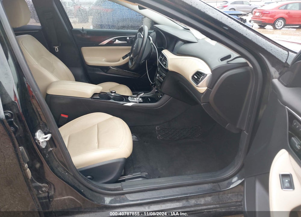 2018 INFINITI QX30 LUXURY VIN: SJKCH5CP1JA047297