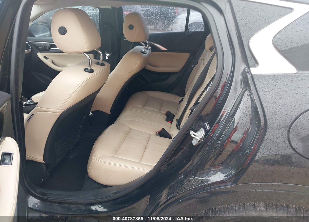 2018 INFINITI QX30 LUXURY VIN: SJKCH5CP1JA047297