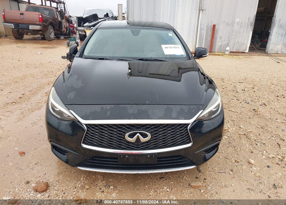 2018 INFINITI QX30 LUXURY VIN: SJKCH5CP1JA047297