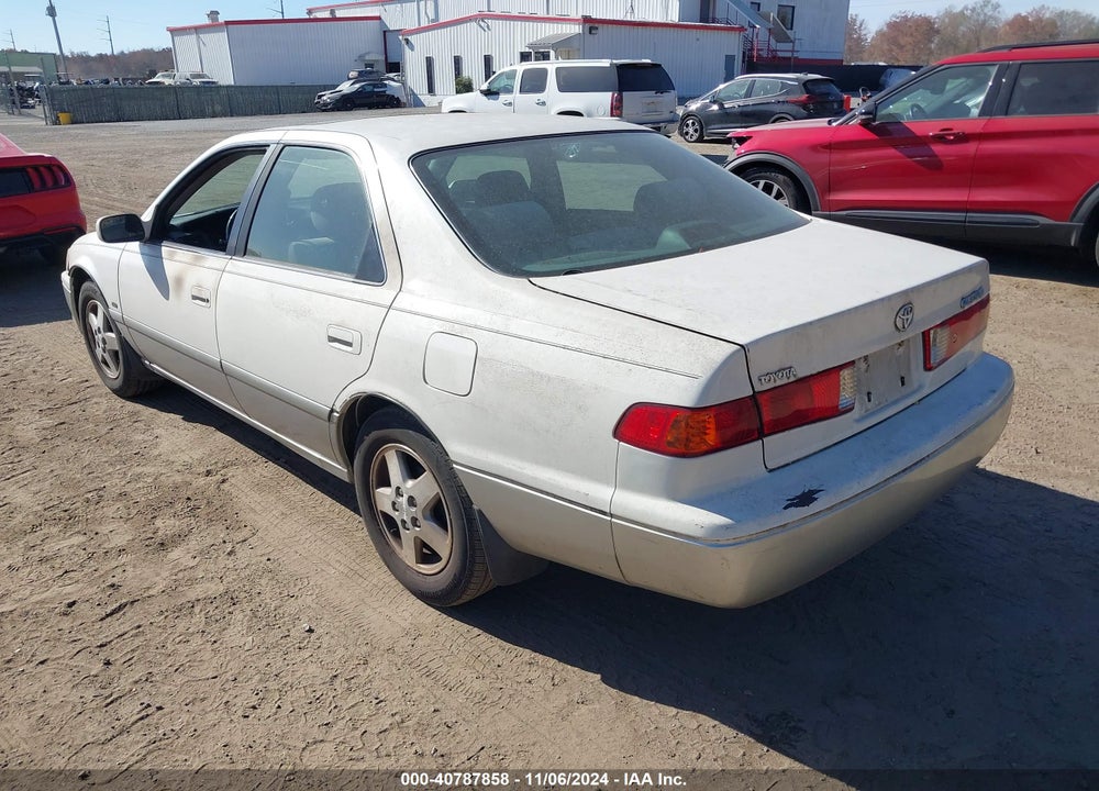 2001 TOYOTA CAMRY LE VIN: JT2BG22K810550667
