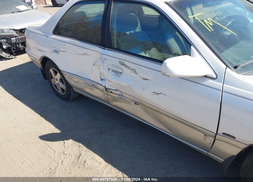 2001 TOYOTA CAMRY LE VIN: JT2BG22K810550667