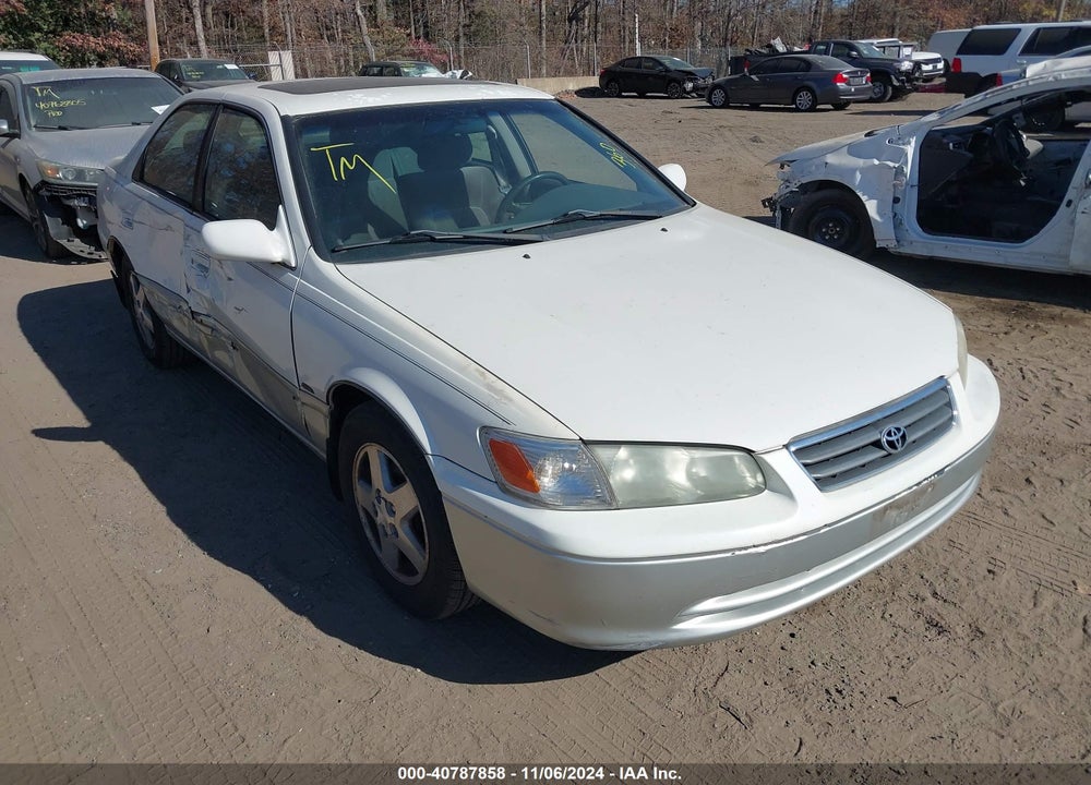 2001 TOYOTA CAMRY LE VIN: JT2BG22K810550667