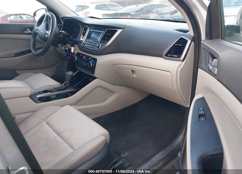 2016 HYUNDAI TUCSON SE VIN: KM8J33A4XGU125312