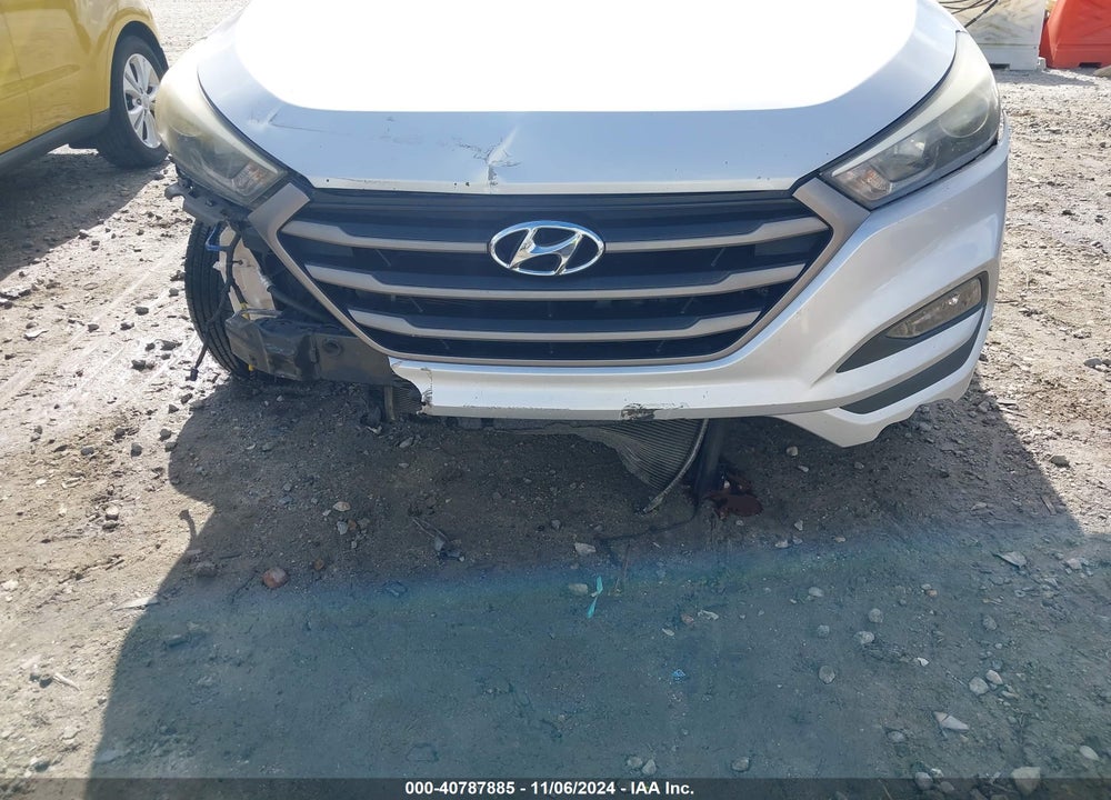 2016 HYUNDAI TUCSON SE VIN: KM8J33A4XGU125312