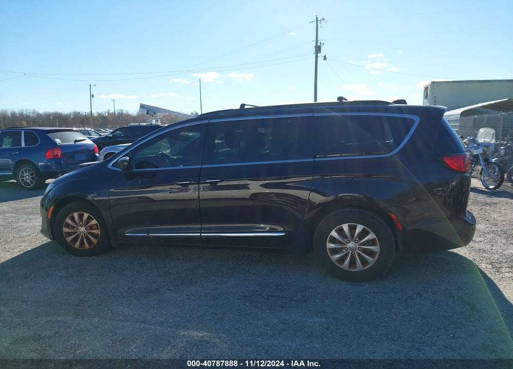 2017 CHRYSLER PACIFICA TOURING L VIN: 2C4RC1BG9HR803714
