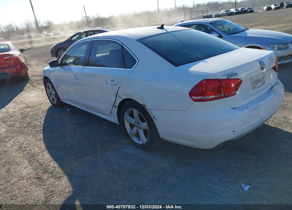2013 VOLKSWAGEN PASSAT 2.5L SE VIN: 1VWBP7A31DC095112