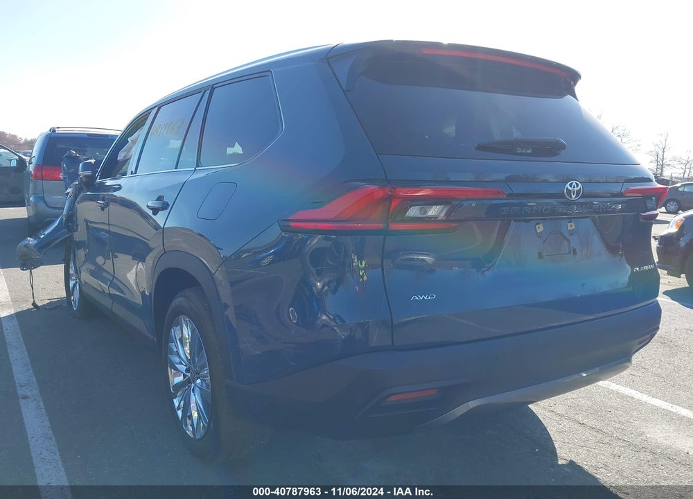 2024 TOYOTA GRAND HIGHLANDER PLATINUM VIN: 5TDAAAB58RS000676