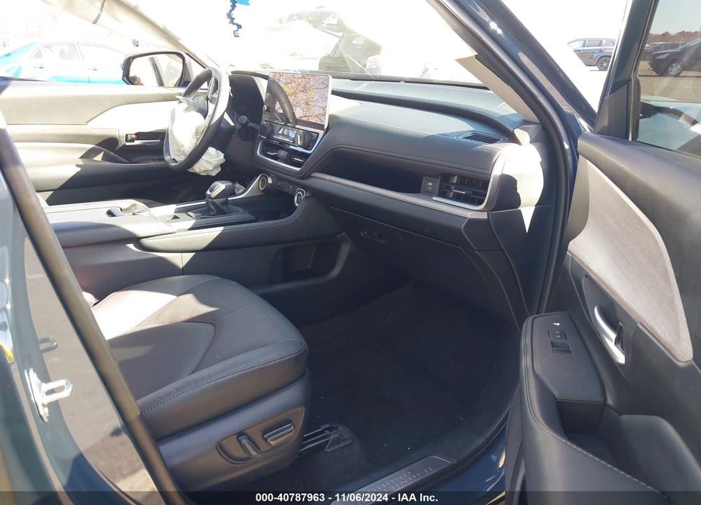 2024 TOYOTA GRAND HIGHLANDER PLATINUM VIN: 5TDAAAB58RS000676