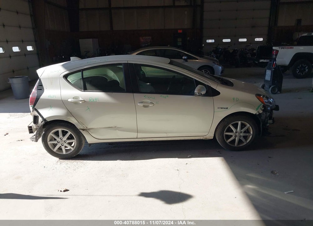 2015 TOYOTA PRIUS C THREE VIN: JTDKDTB39F1108769