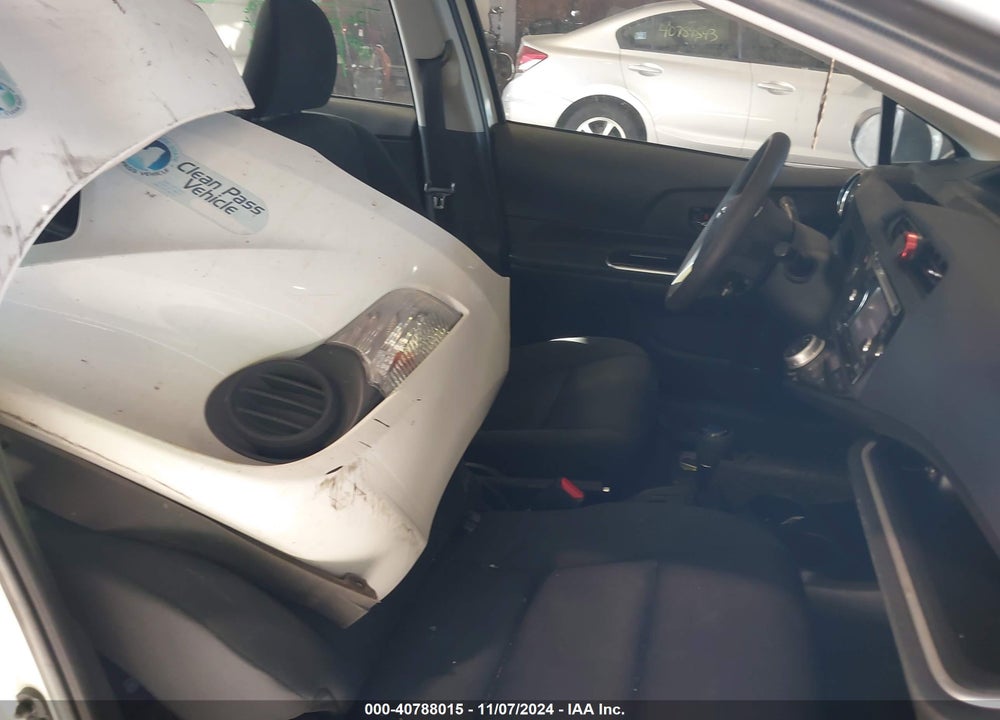 2015 TOYOTA PRIUS C THREE VIN: JTDKDTB39F1108769
