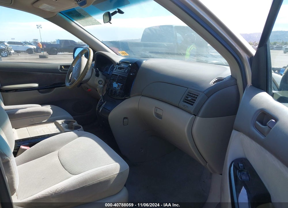 2004 TOYOTA SIENNA LE VIN: 5TDZA23C44S135247