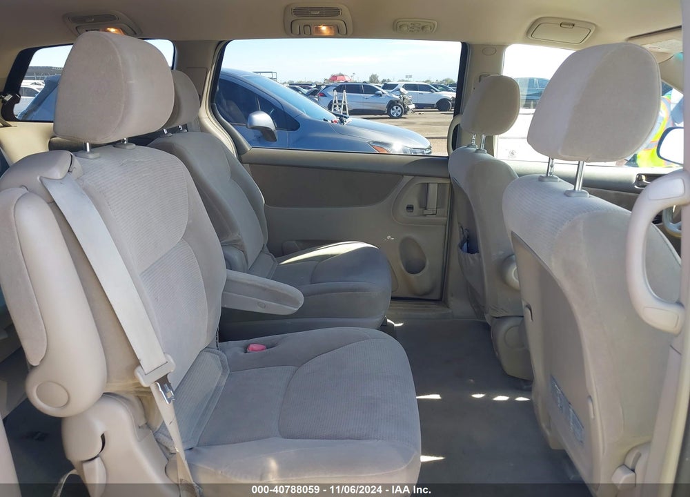 2004 TOYOTA SIENNA LE VIN: 5TDZA23C44S135247