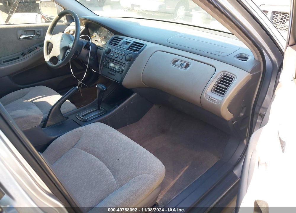 2002 HONDA ACCORD 2.3 LX/LX VIN: JHMCG66552C003460