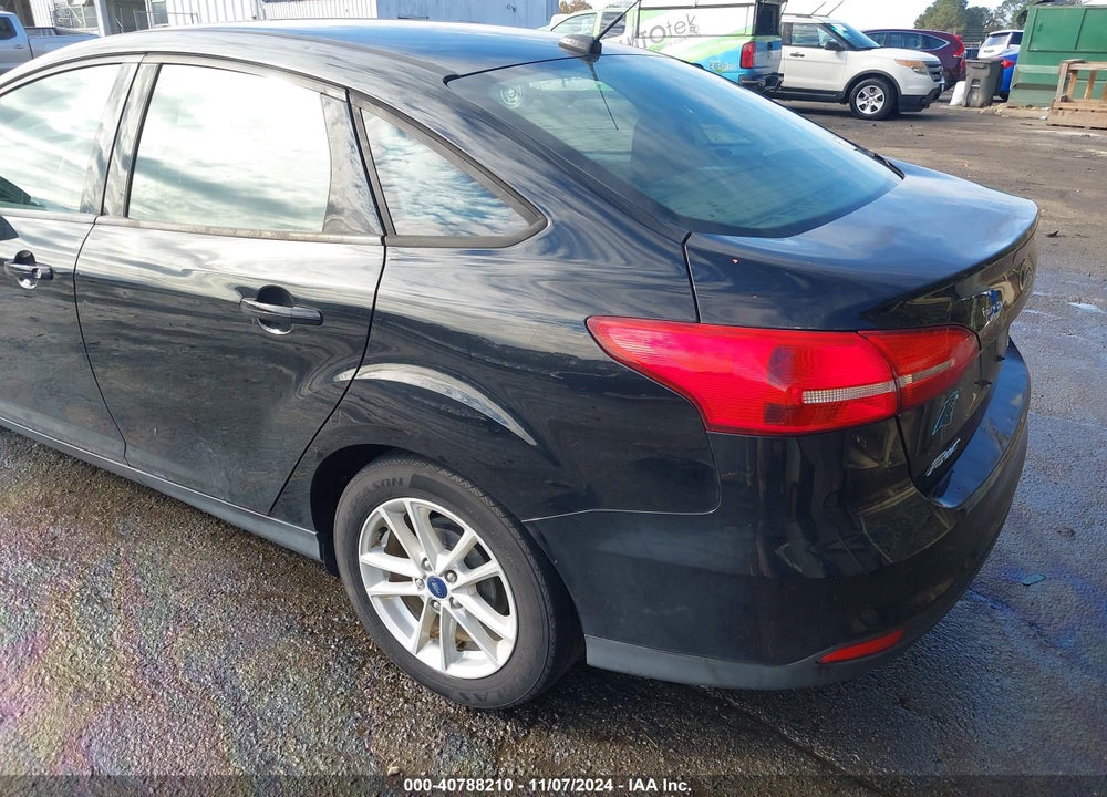2018 FORD FOCUS SE VIN: 1FADP3F26JL301739